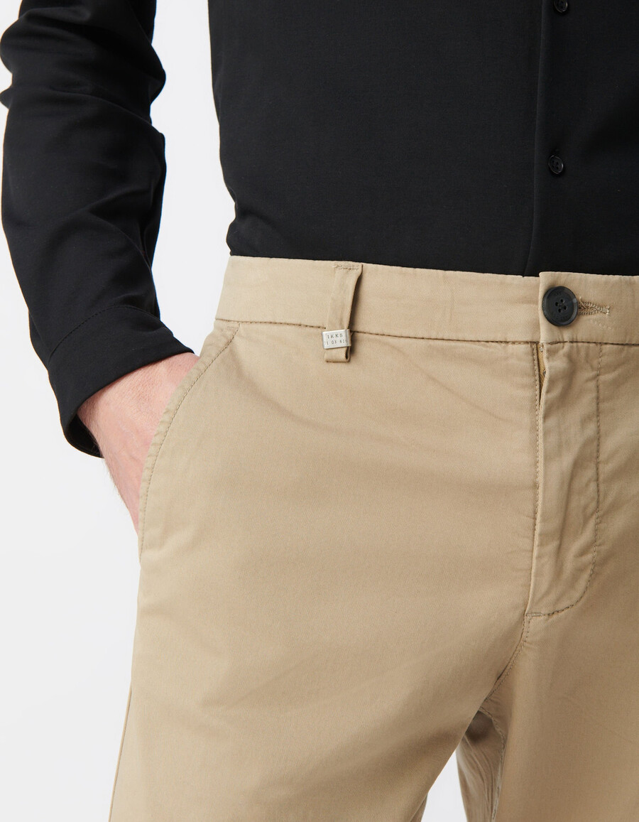pantalones chinos ajustados beige para hombre