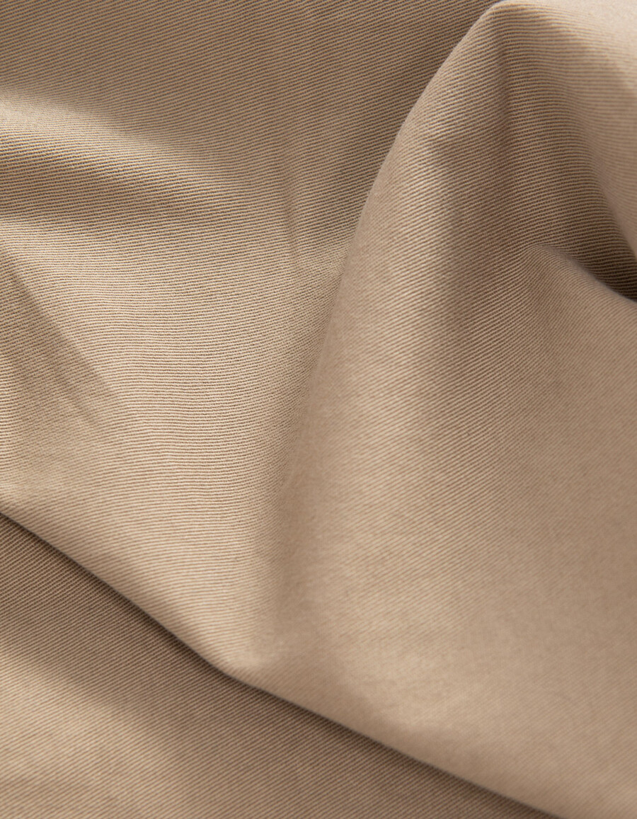 pantalones chinos ajustados beige para hombre