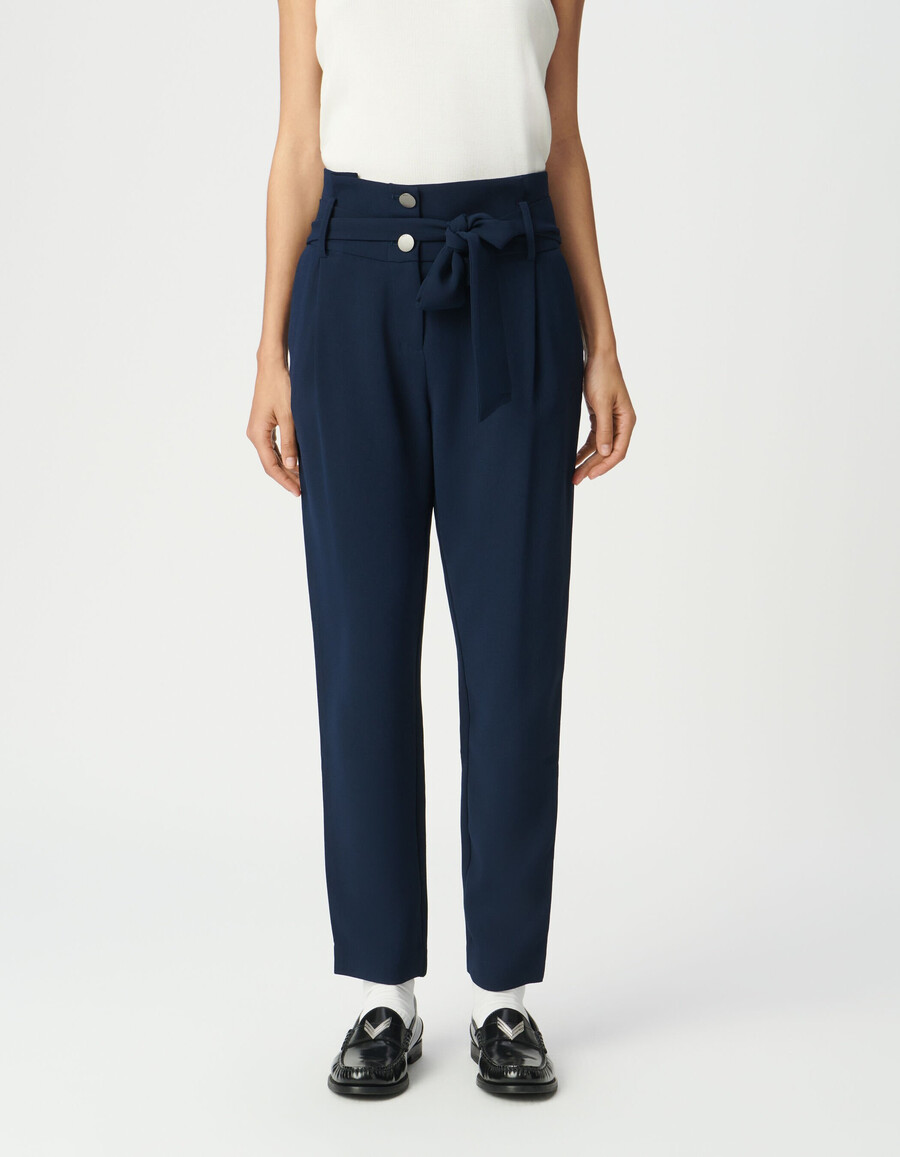 pantalones de cintura alta con cinturón azul marino