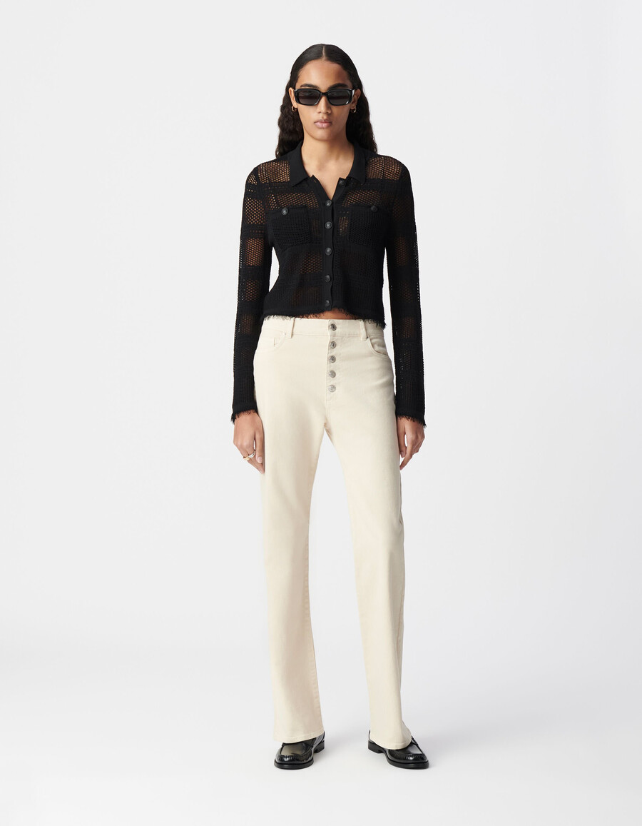 vaqueros acampanados beige para mujer con botones visibles y sin agua