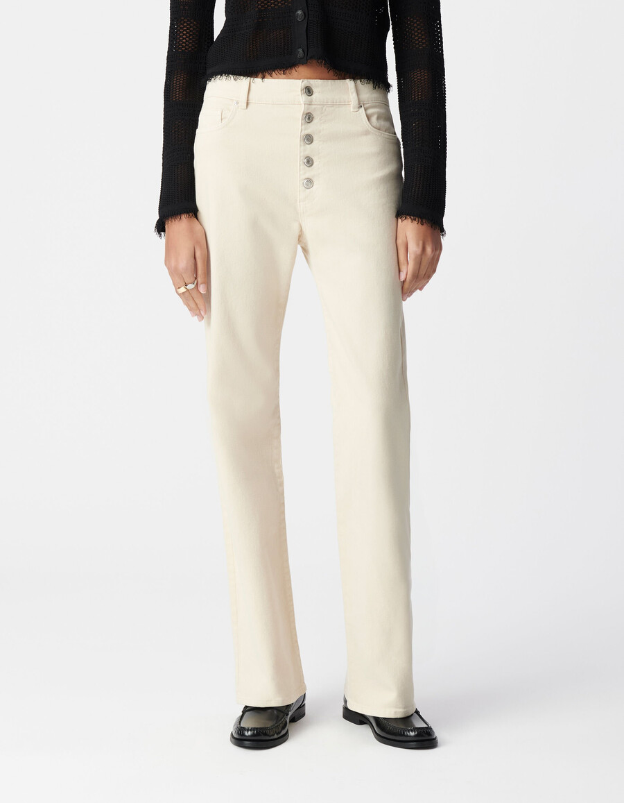 vaqueros acampanados beige para mujer con botones visibles y sin agua