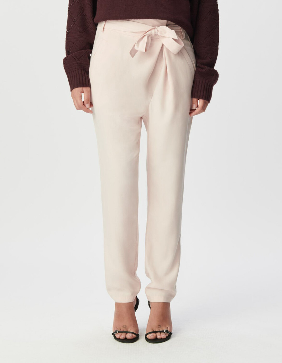 pantalón de traje rosa con cintura asimétrica para mujer