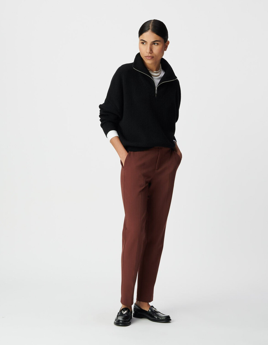 pantalones de traje ajustados marrones para mujer