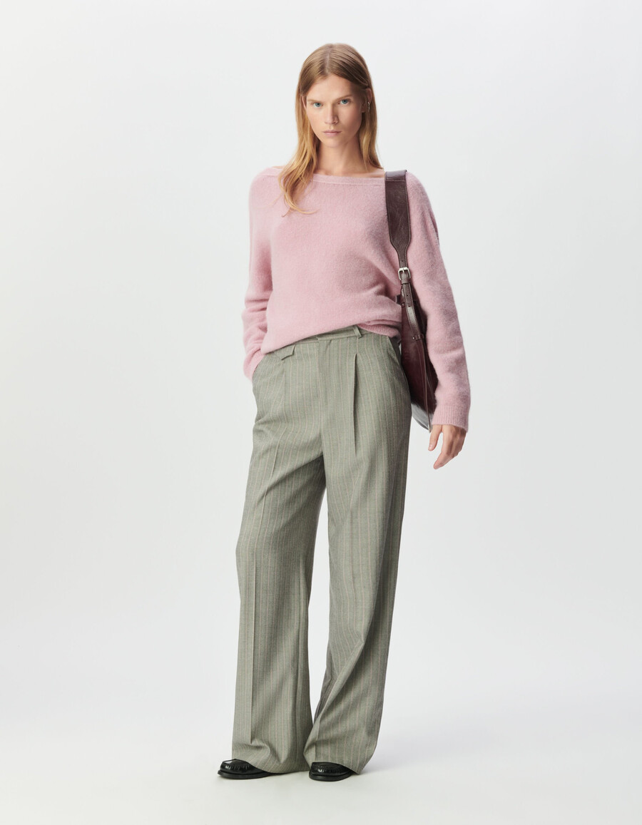 pantalón de traje gris de mujer con rayas rosas