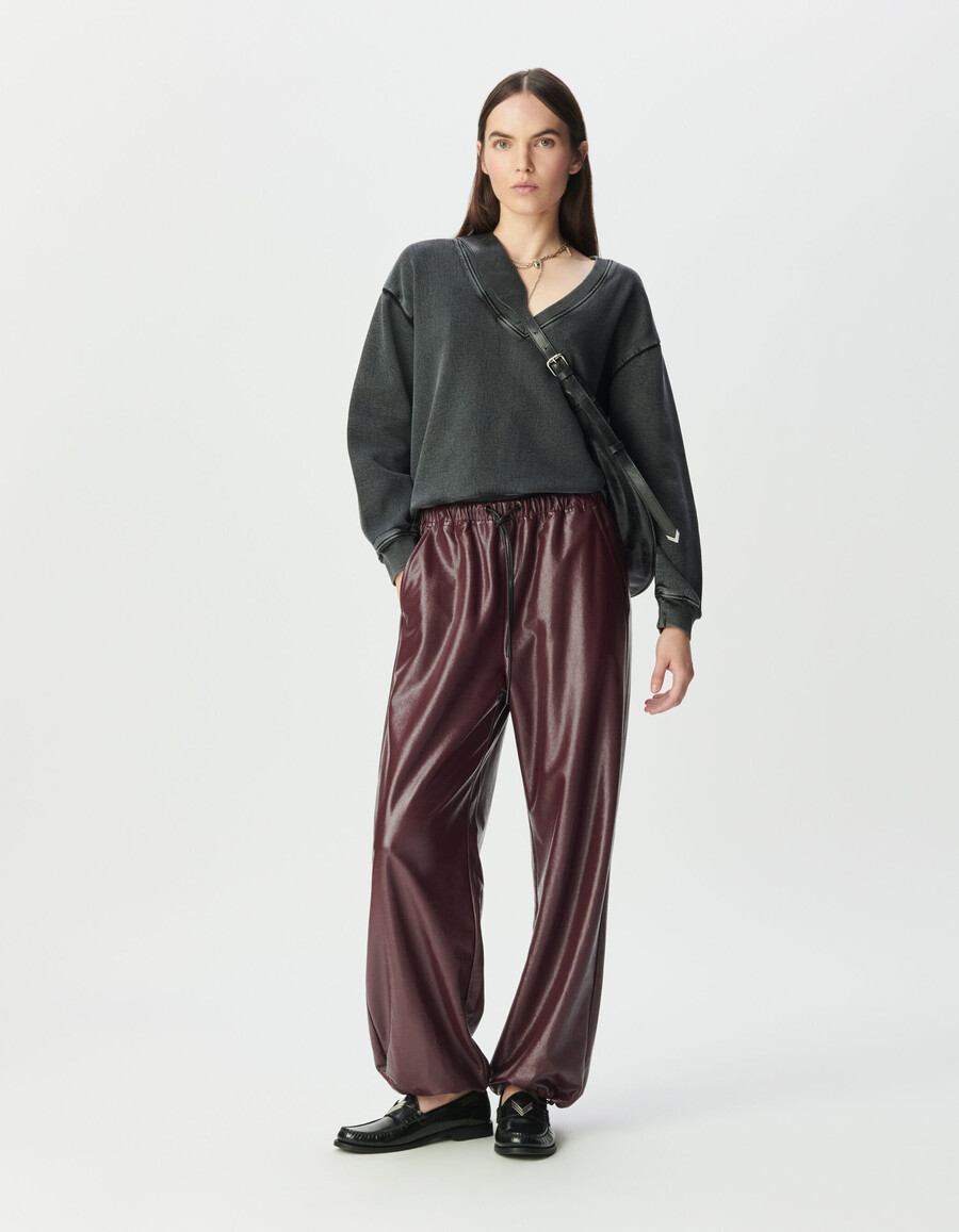pantalones burdeos con efecto vinilo para mujer