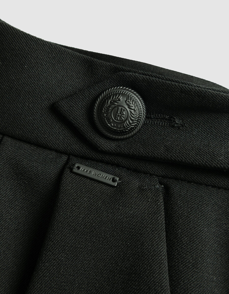 pantalones cortos anchos negros con dobladillo para mujer