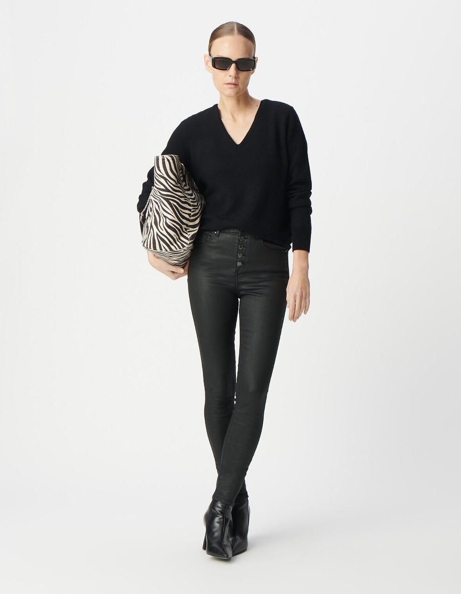 vaqueros negros cropped para mujer con botones powerstretch visibles