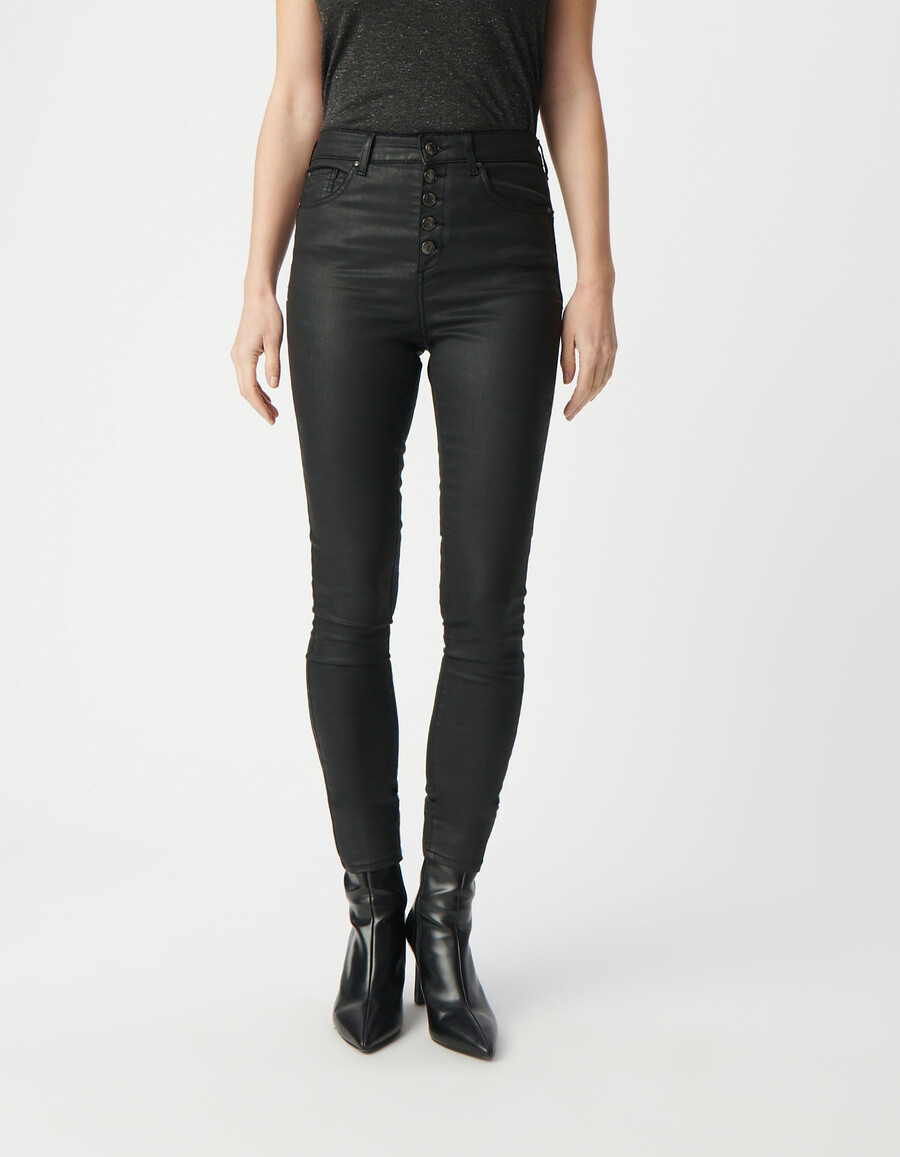 vaqueros negros cropped para mujer con botones powerstretch visibles