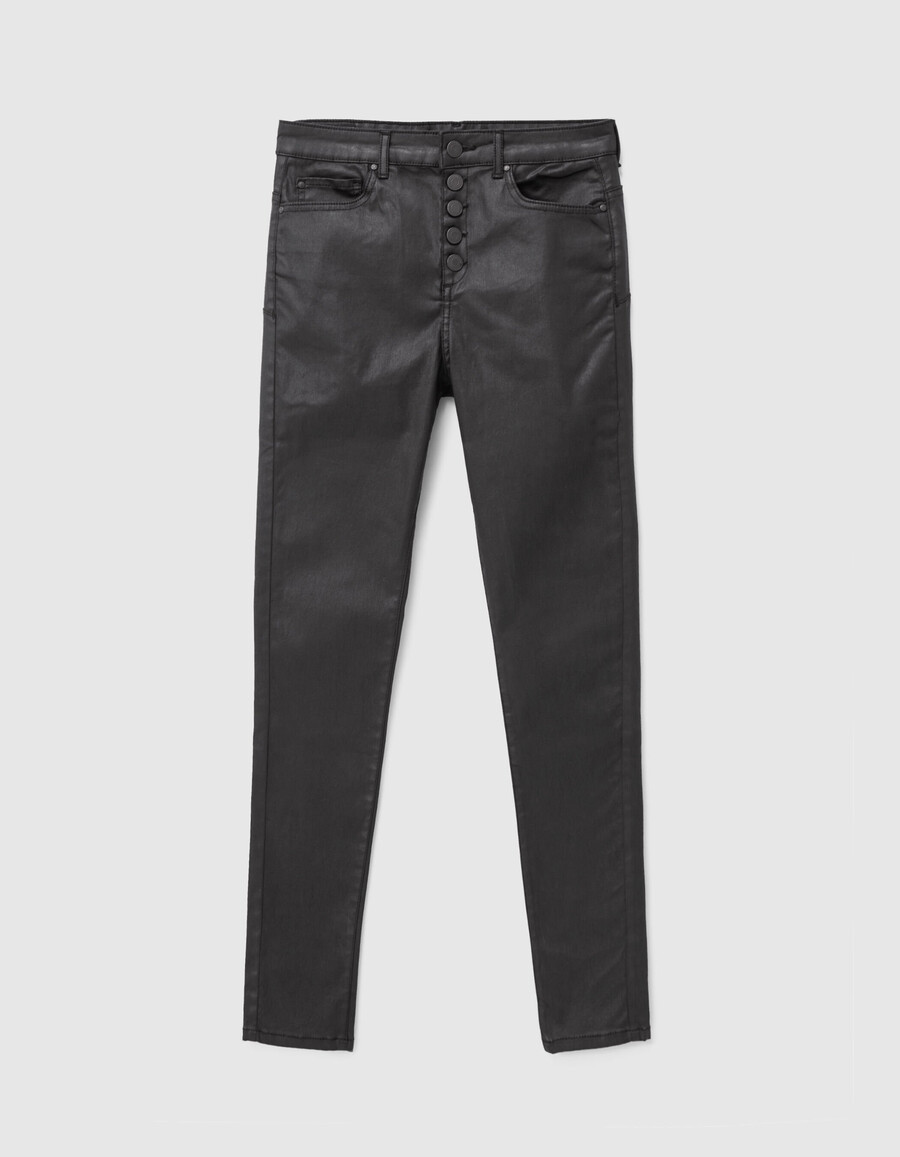 vaqueros negros cropped para mujer con botones powerstretch visibles